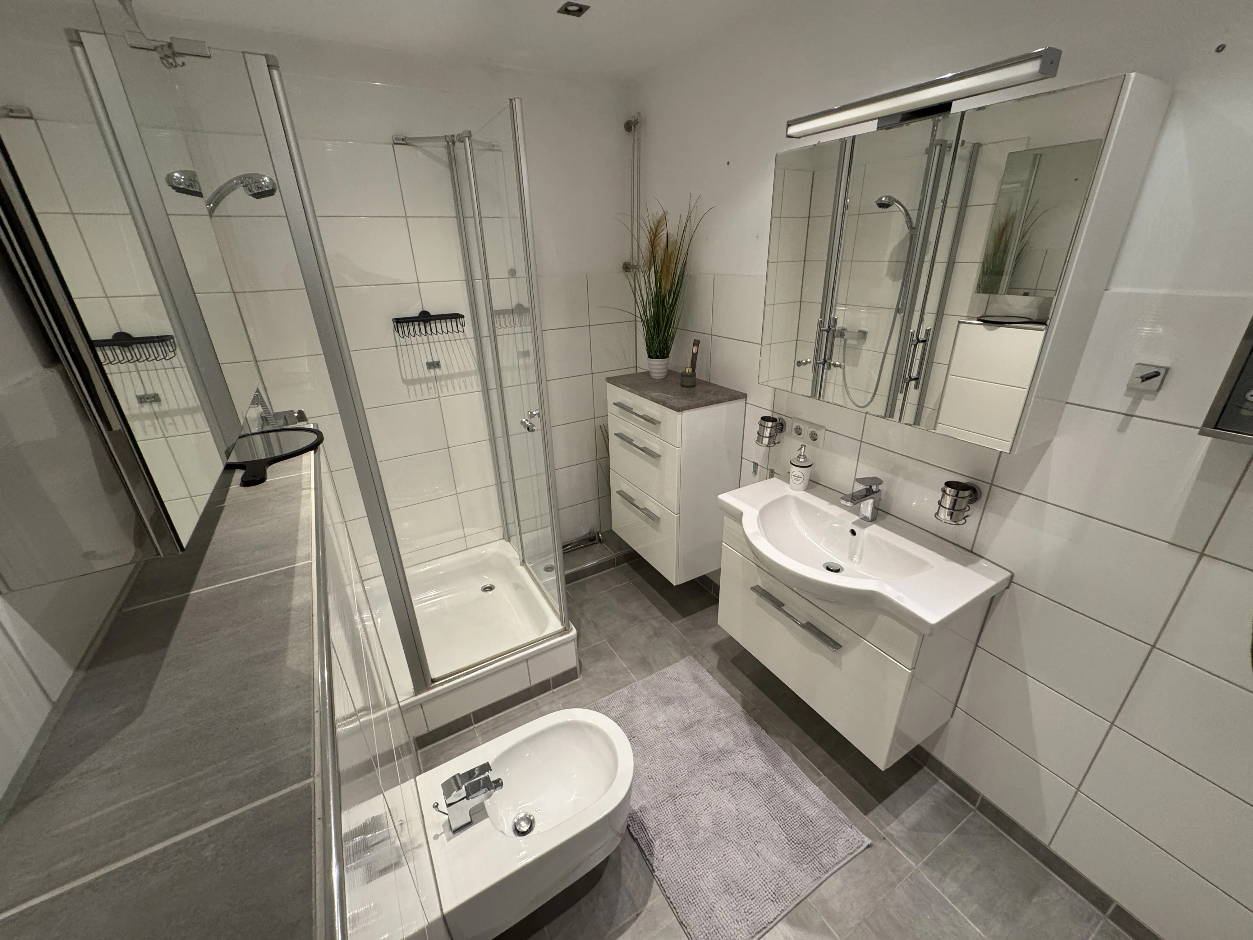 Modernes Badezimmer
